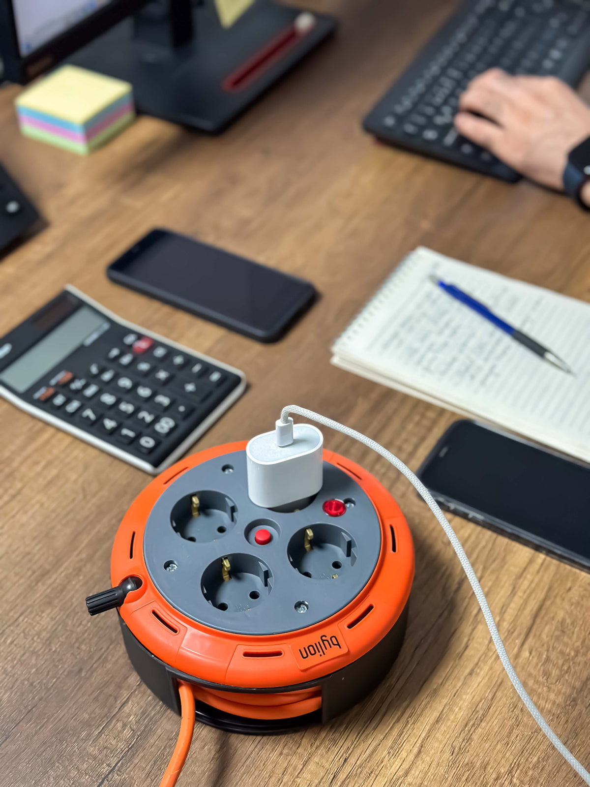 Cabo de extensão compacto, com 4 tomadas IP20 +USB + fusível térmico + fusível para crianças, 5m cabo 3x1mm2, tipo francês (pino), PHE-05310-E-USB